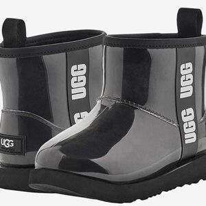 Women’s Ugg waterproof it’s a women’s 8